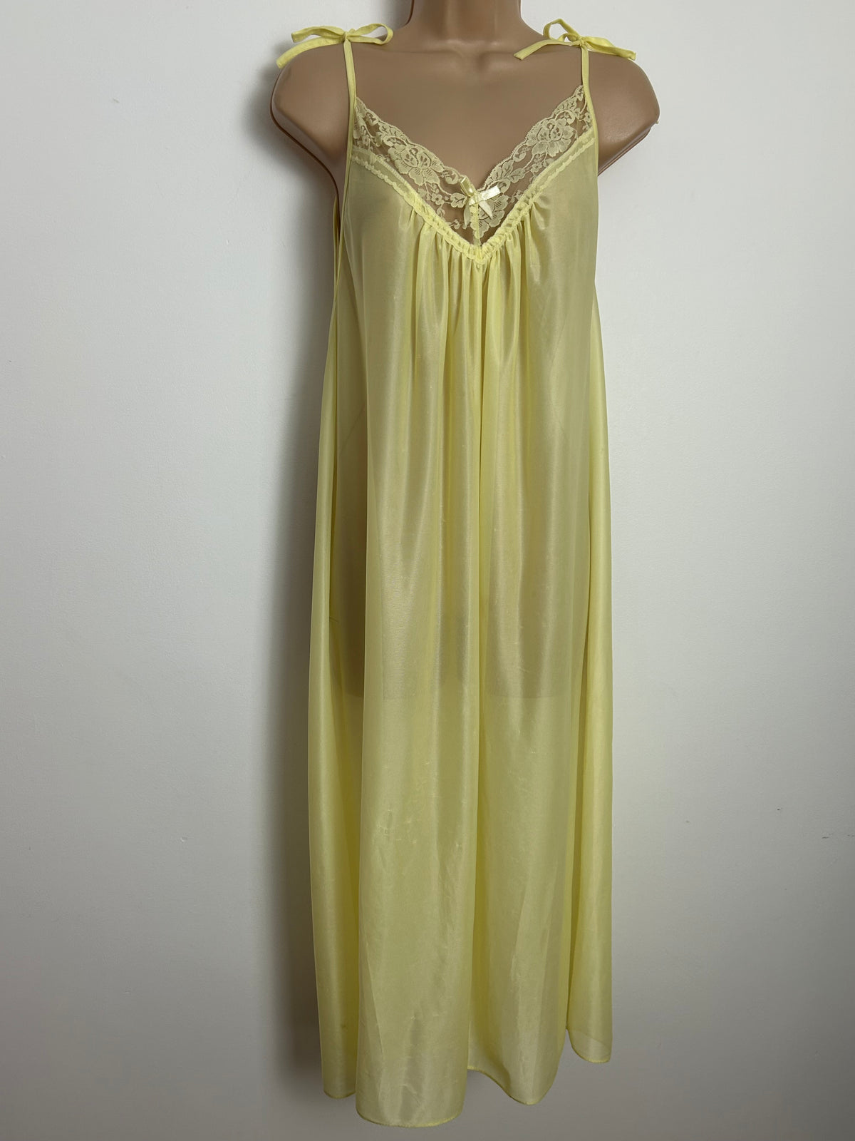 Vintage 1970s Size 8-10 Lemon Nylon Lace Trim Tie Shoulder Nightdress (Reduced Due To Issues)
