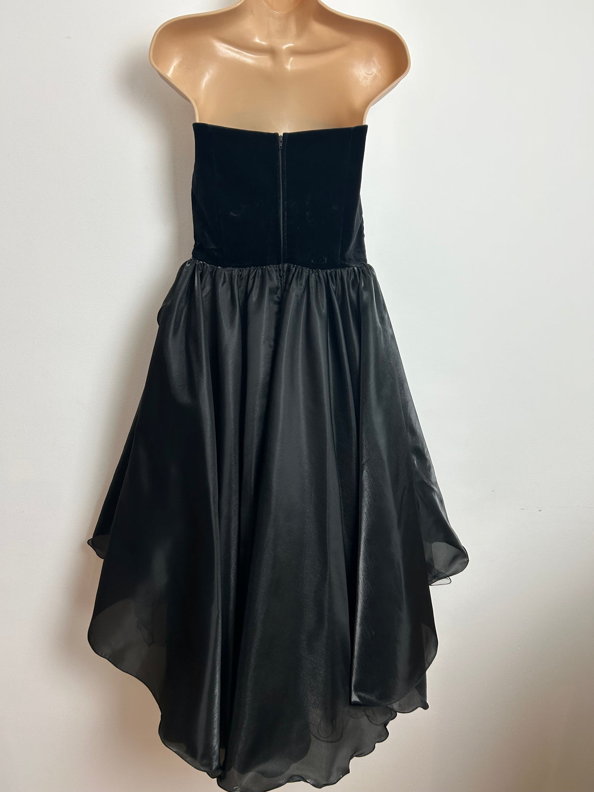 Vintage 1980s SINAC Size 8 Black Velvet & Taffeta Strapless Boned Bead Applique Detail Dipped Hem Party Prom Dress