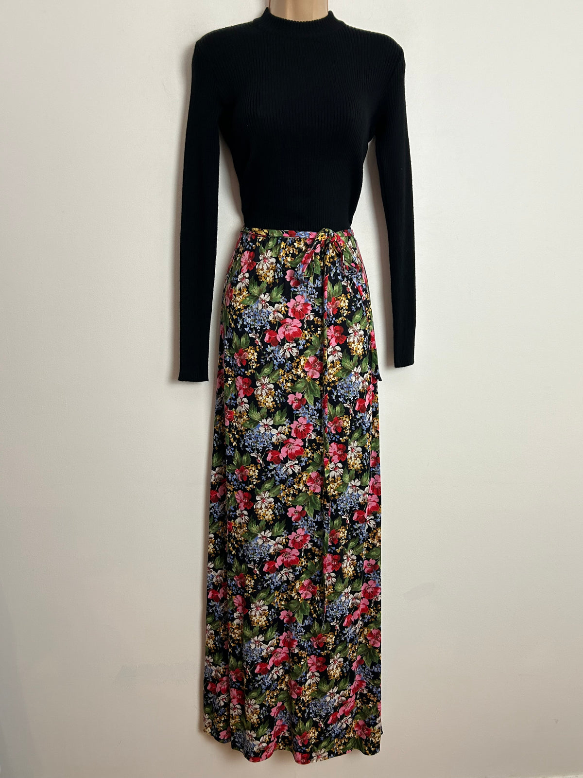 Vintage 1970s FURSTENBERG UK Size 8-10 Black Ribbed Bodice Long Sleeve Belted Floral Maxi Dress