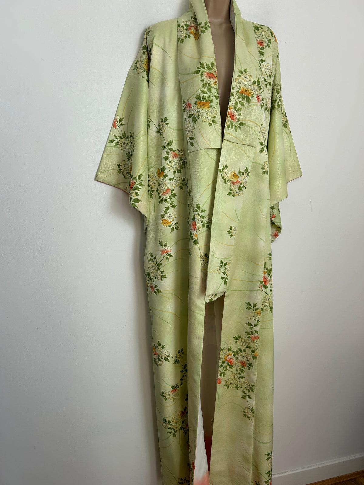 Vintage Traditional Authentic Up To Size 16 Beautiful Pale Green & Orange Floral Print Japanese Kimono