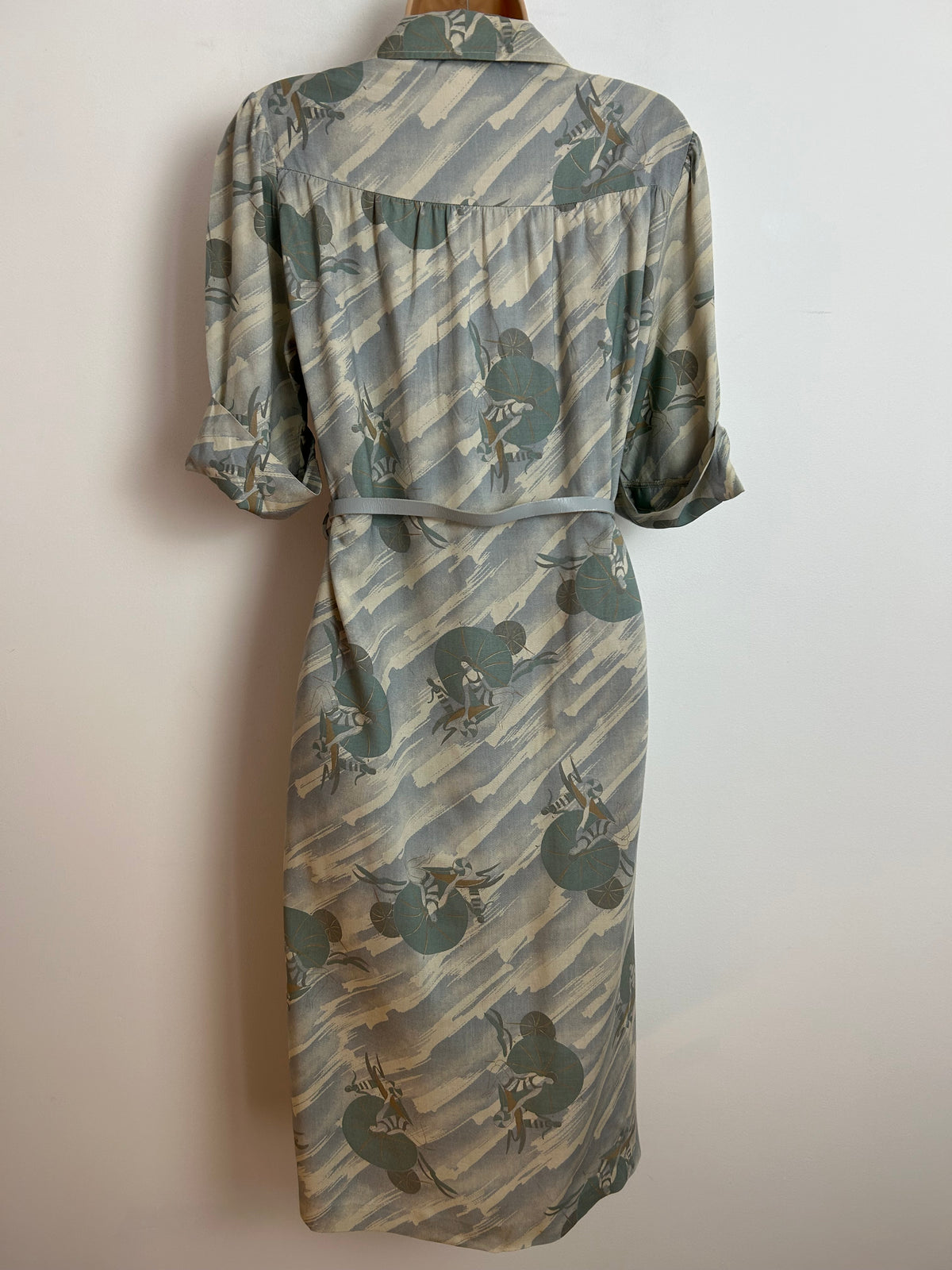 Vintage 1970s C&A UK Size 12 Pale Blue & Grey Art Deco Bathing Belles Beach Novelty Print Dagger Collar Belted Day Dress
