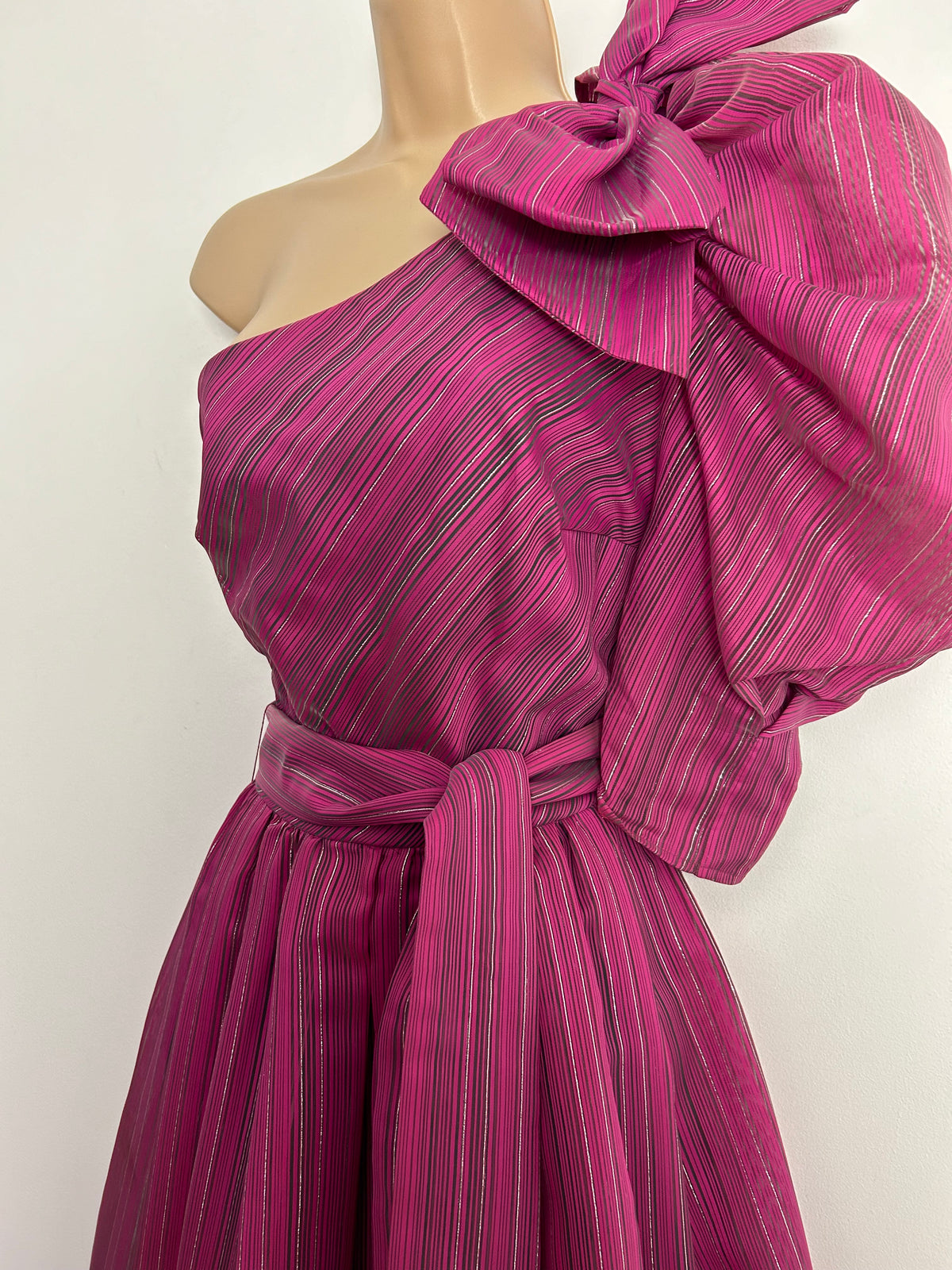 Vintage 1980s RONNETTA UK Size 6 Dark Pink & Black Stripe Print One Puffed Sleeve Bow Detail Belted Ballgown Occasion Dress