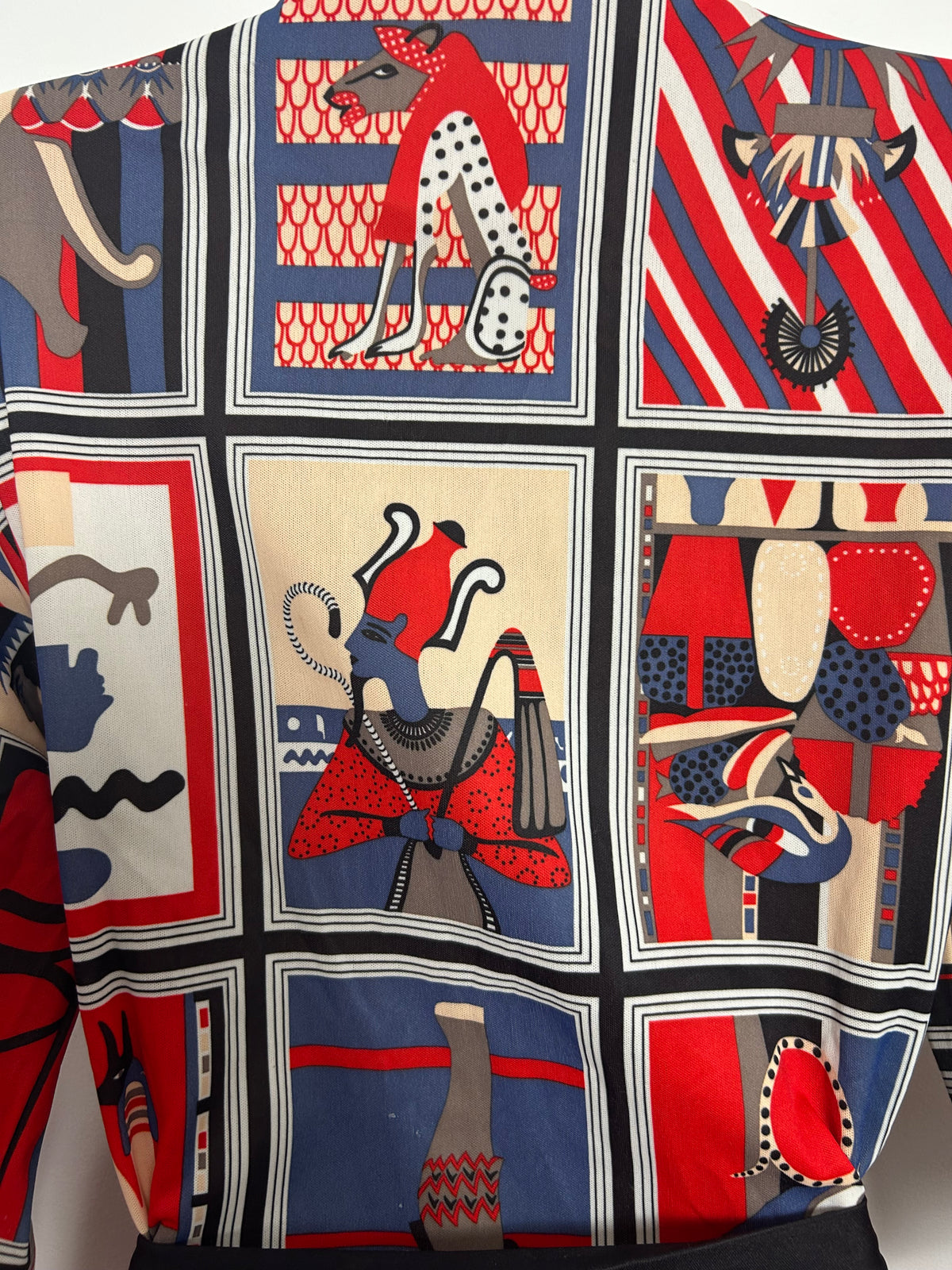 Vintage 1980s Size 10-12 Blue Red & Beige Egyptian Revival Novelty Print Wrap Style Midi Dress