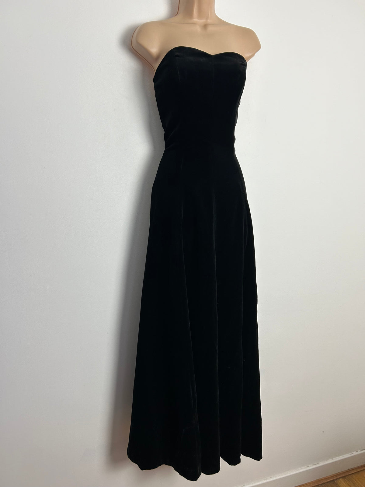 Vintage 1980s LAURA ASHLEY DEADSTOCK UK Size 12 (Size 16 On Label) Black Velvet Strapless Evening Gown