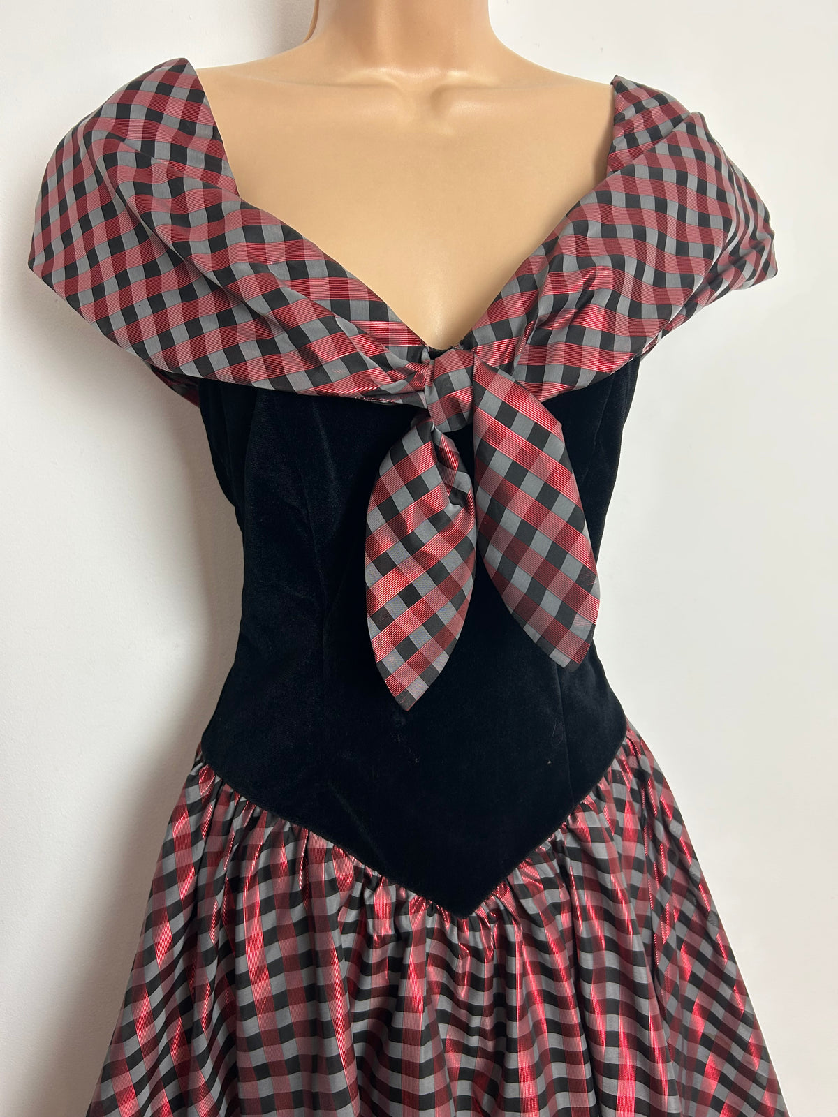 Vintage 1980s JAHN & PILL Size 8 Black Red & Grey Tartan Check Velvet & Taffeta Xmas Party Prom Dress
