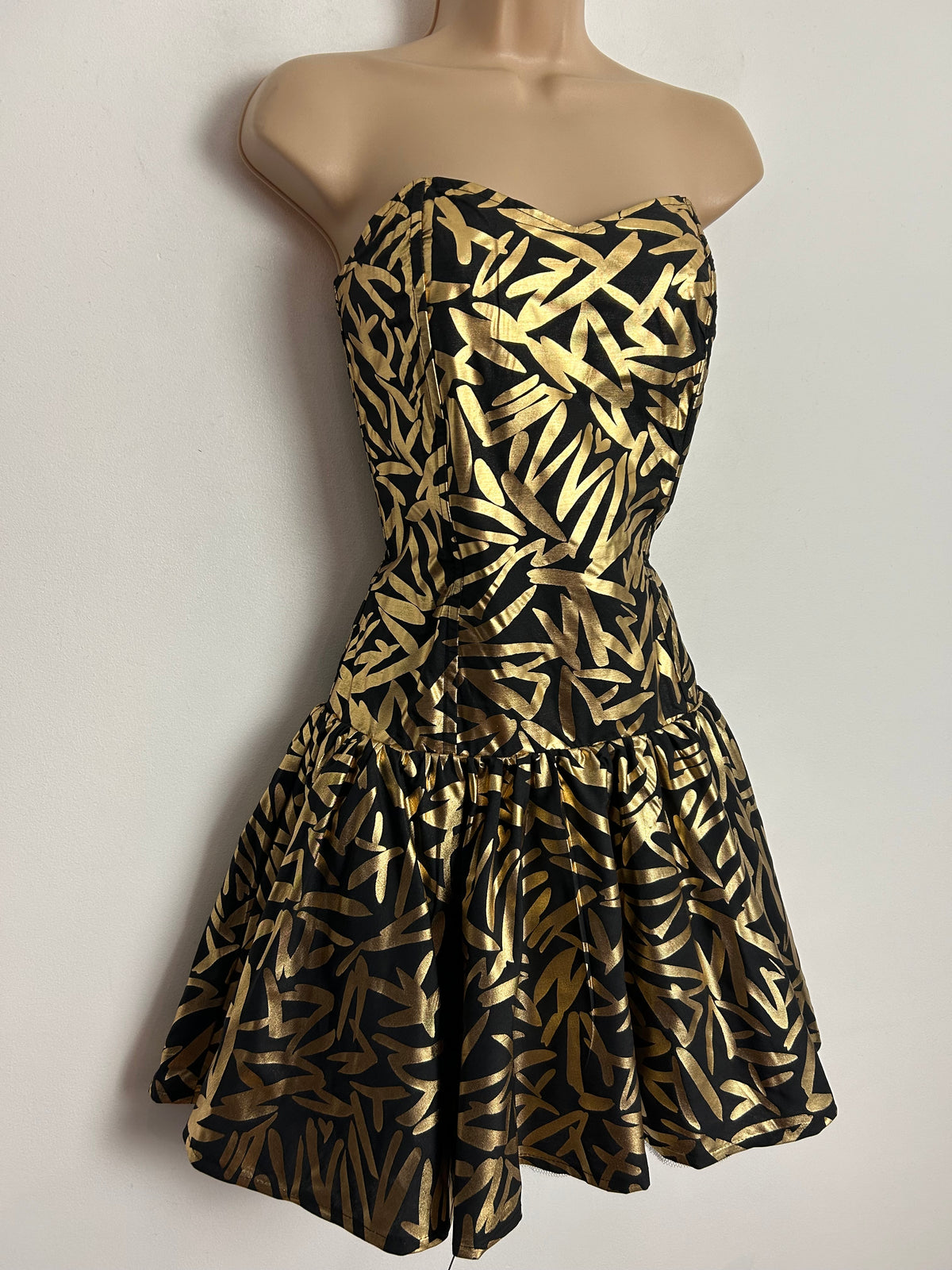Vintage 1980s UK Size 8 Black & Metallic Gold Abstract Print Strapless Boned Mini Party Prom Dress