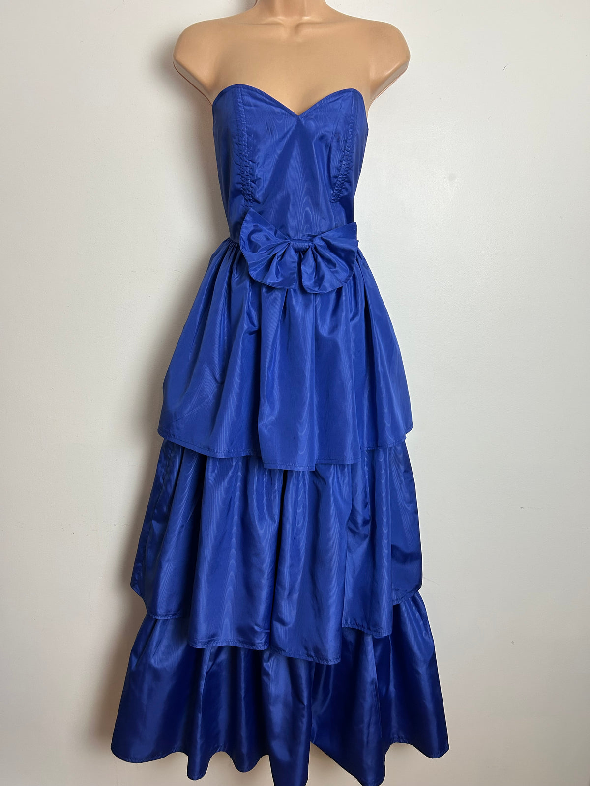 Vintage 1980s VIVIEN SMITH Size 6-8 AMAZING Blue Watermark Strapless Tiered Occasion Ballgown