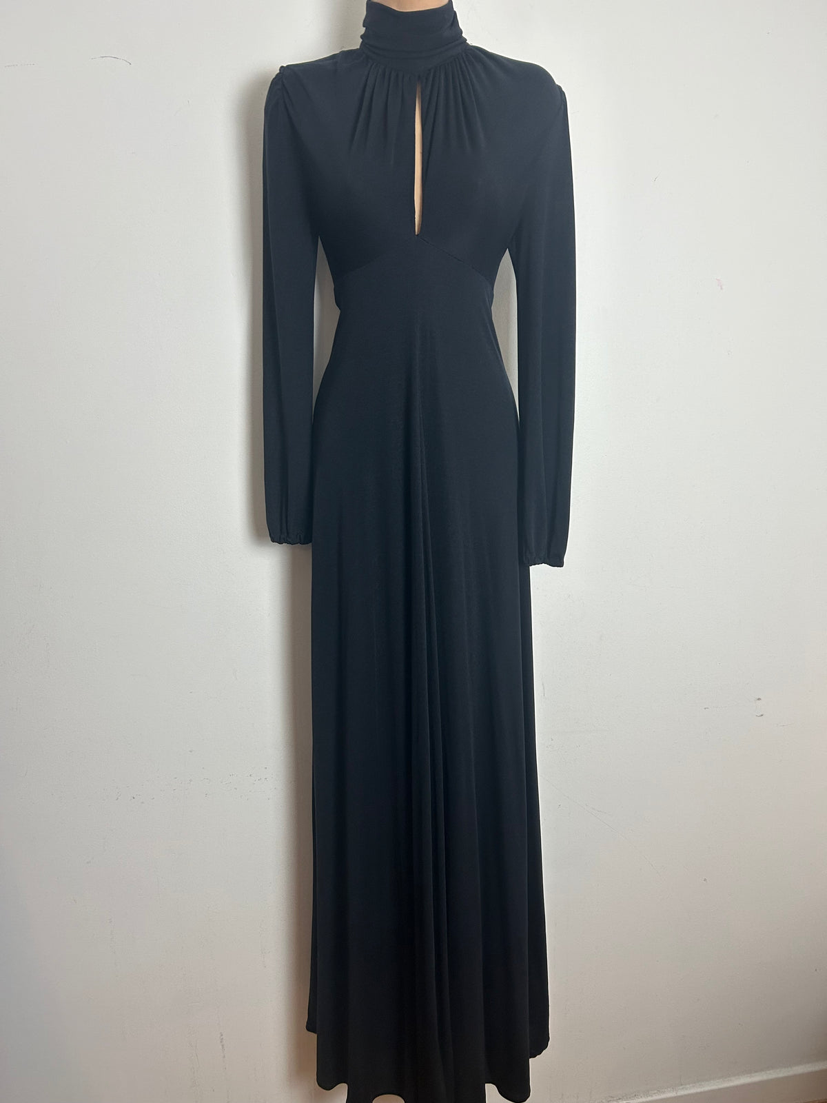 Vintage 1970s ZANIE Size 6-8 Black Long Sleeve Turtle Neck Keyhole Long Sleeve Maxi Dress