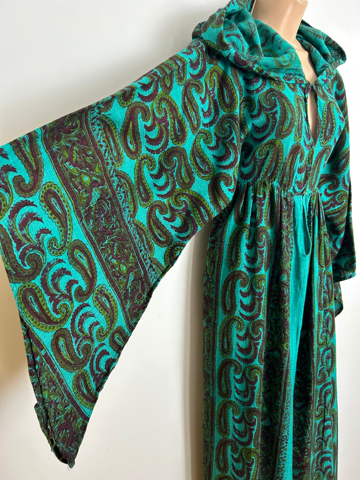 Vintage 1970s MOGUL Approx Size 8 Dark Turquoise Green Paisley Print Wide Sleeve Hooded Kaftan Style Maxi Dress