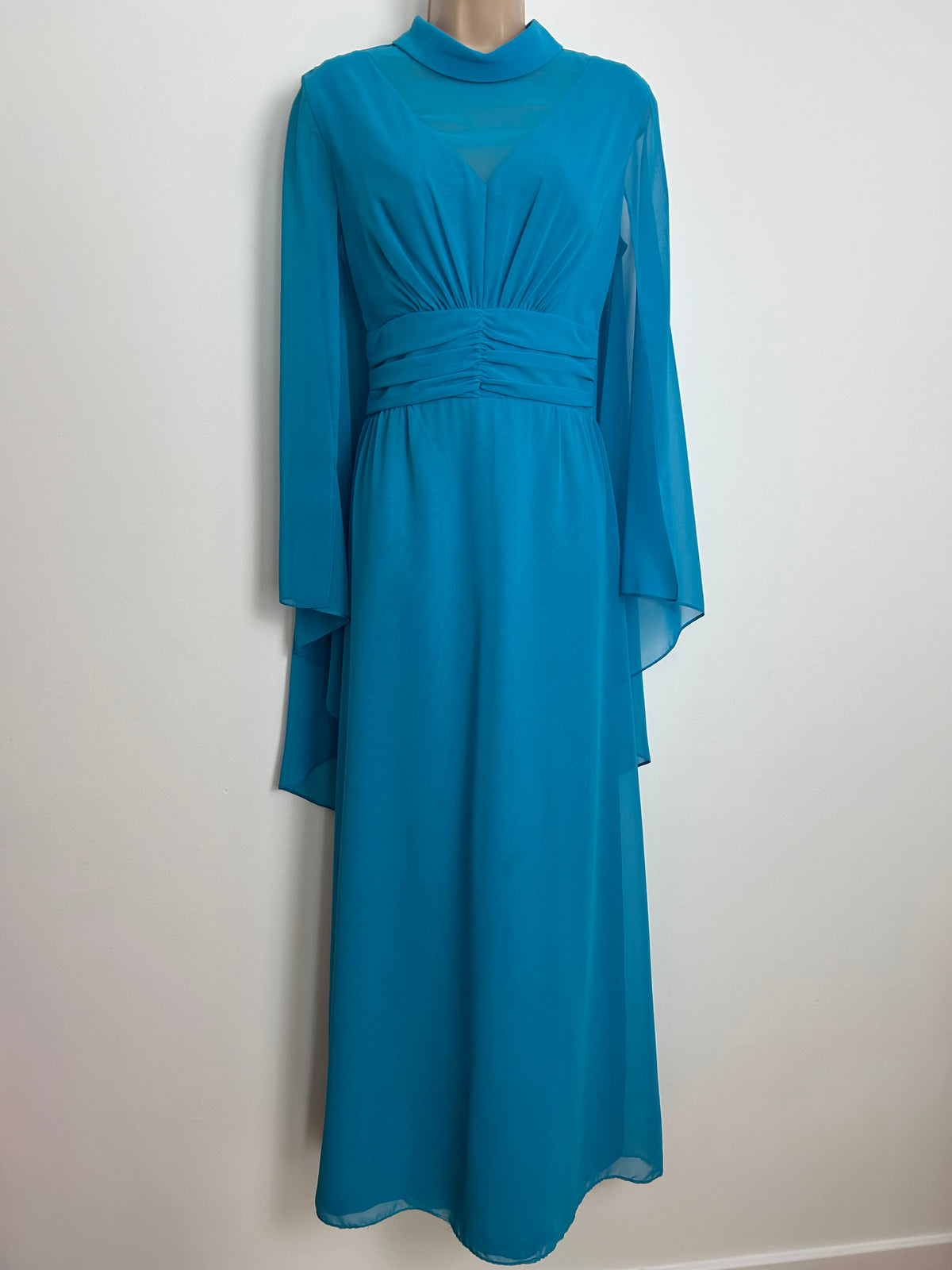 Vintage 1960s CARNEGIE OF LONDON Size 12 Turquoise Blue Chiffon Capelet Cape Sleeve Occasion Dress
