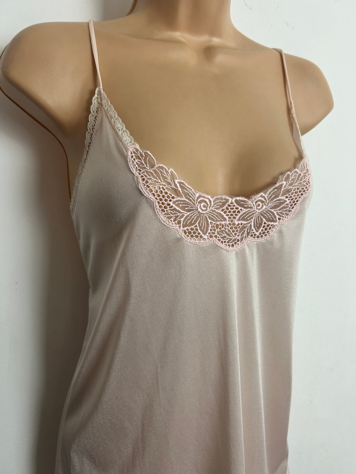 Vintage 1970s NICOLETTE Size 12 Pale Pink Nylon Lace Trim Camisole Slip