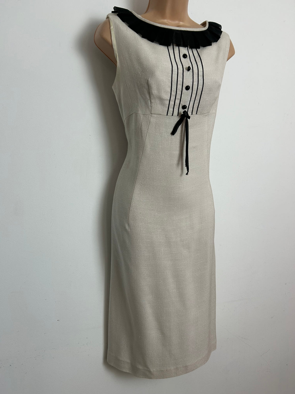 Vintage 1960s Size 10-12 Beige & Black Ruffle Trim Mod Shift Dress