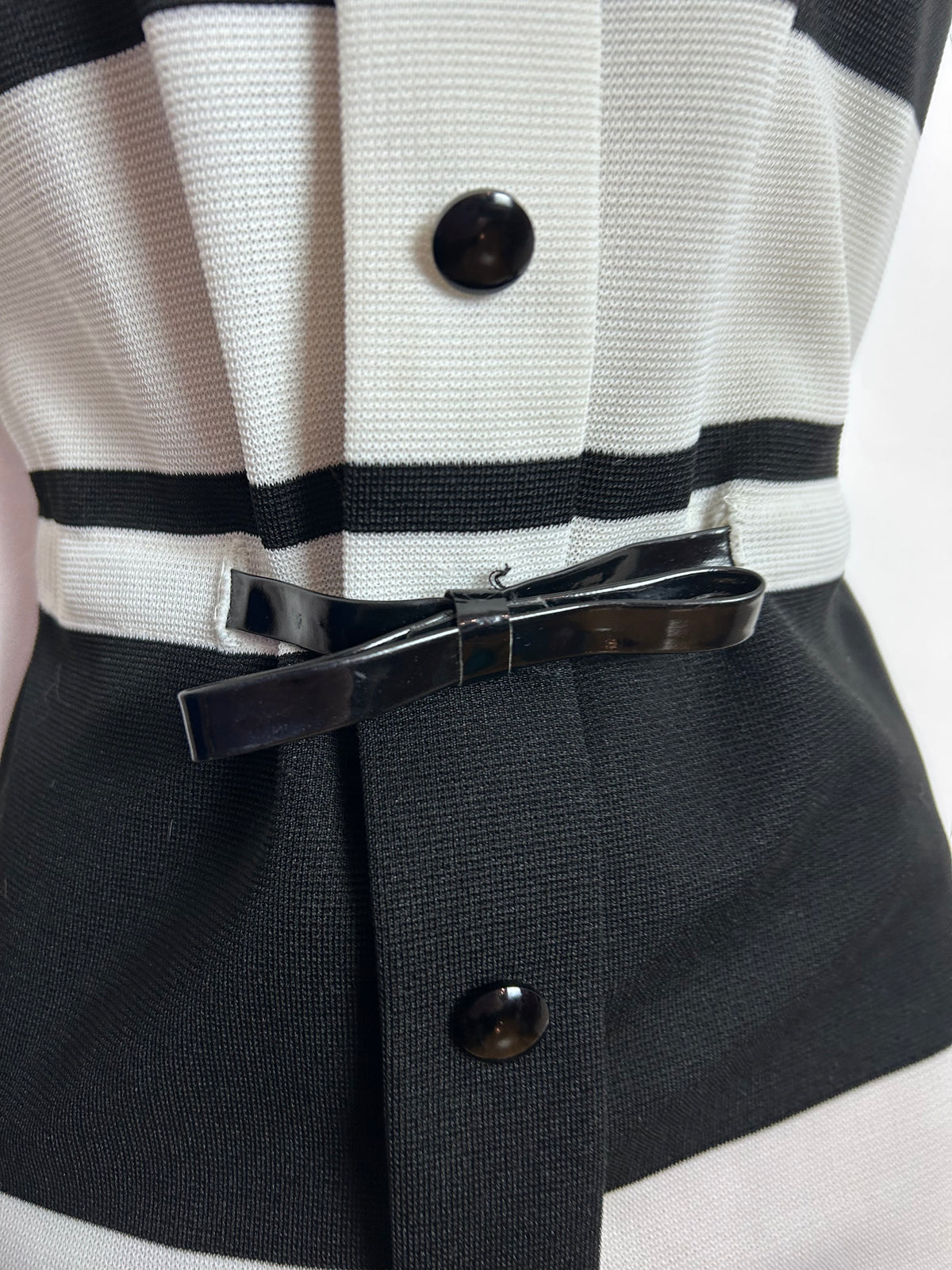 Vintage 1960s LIZA PETA Size 8 Black & White Monochrome Stripe Print Bow Detail Crimplene Mini Mod Dress