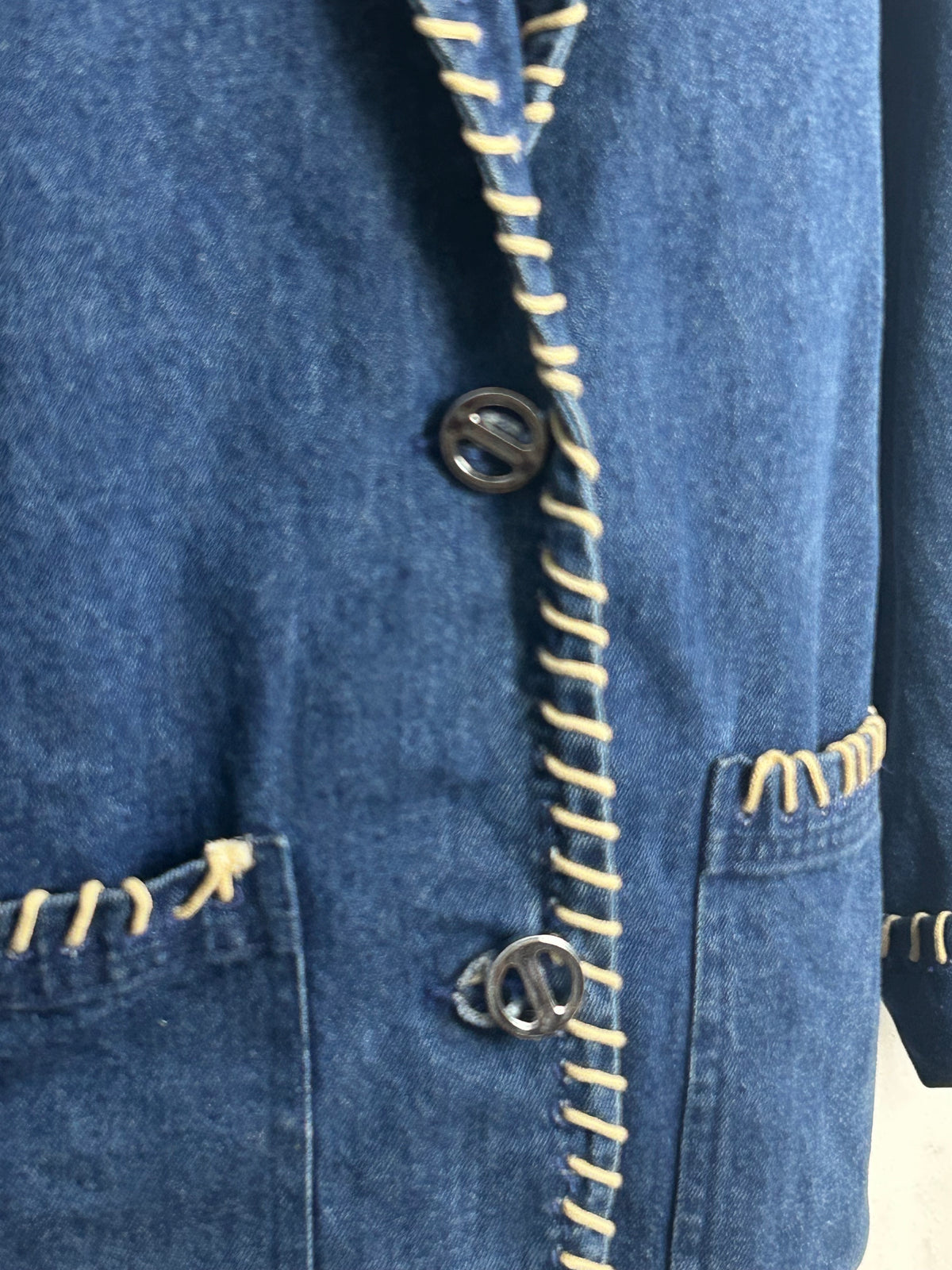 Vintage 1980s CAMBRIDGE DRY GOODS Size M (12-14) Denim Blazer With String Trim Detail