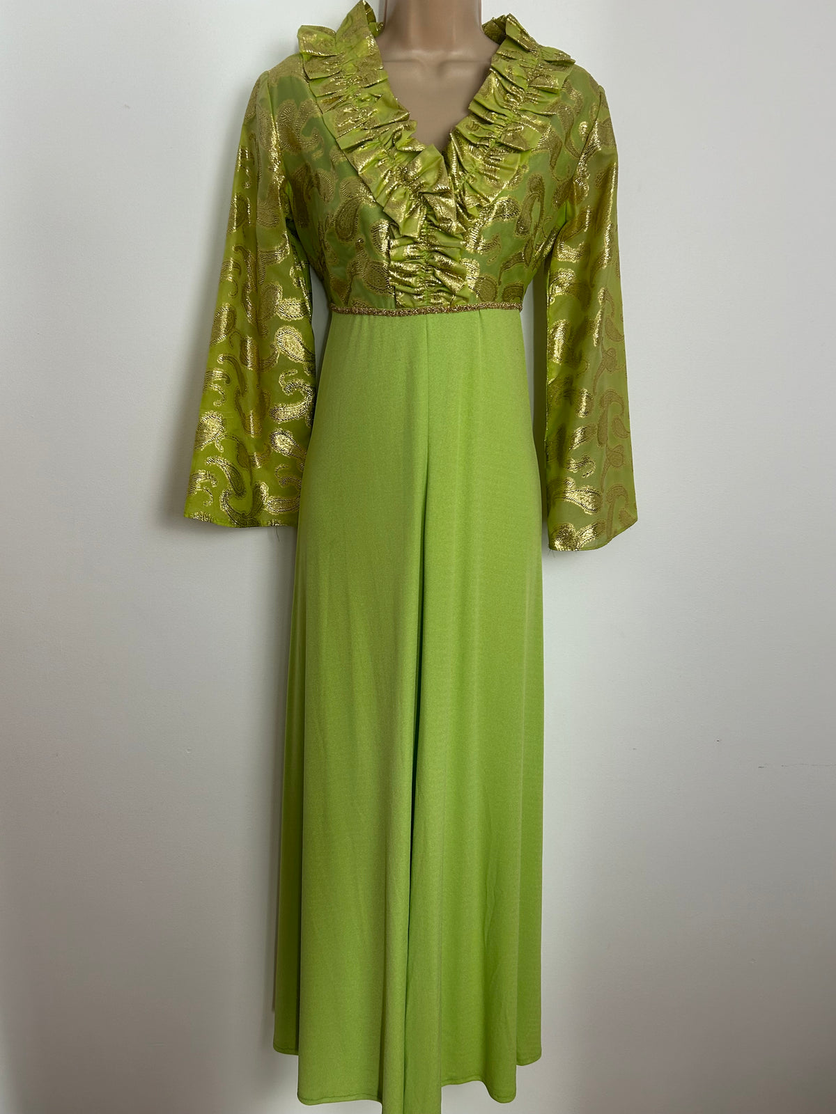 Vintage Early 1970s Size 10 Green & Gold Jacquard Paisley Bodice Ruffle Neck Occasion Maxi Dress