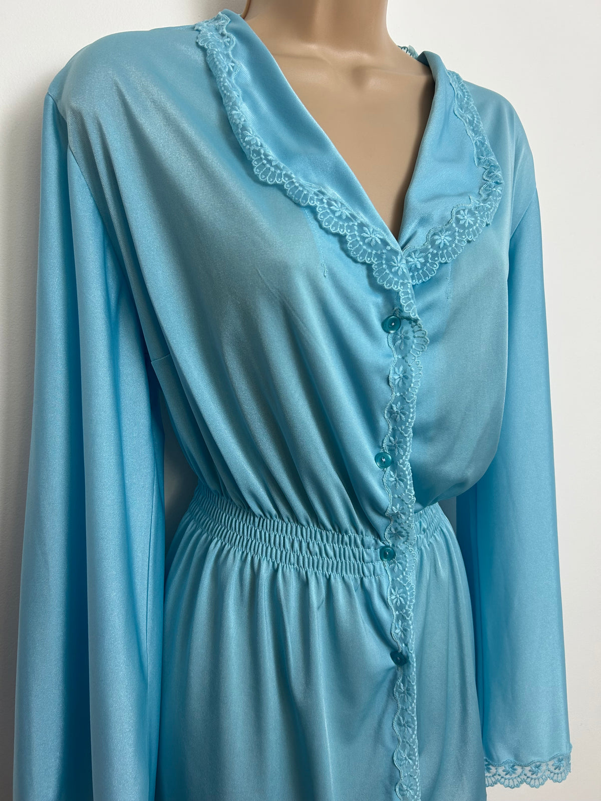 Vintage 1970s Size 12-14 Blue Lace Trim Long Sleeve Shirred Waist Bed Shirt/Jacket