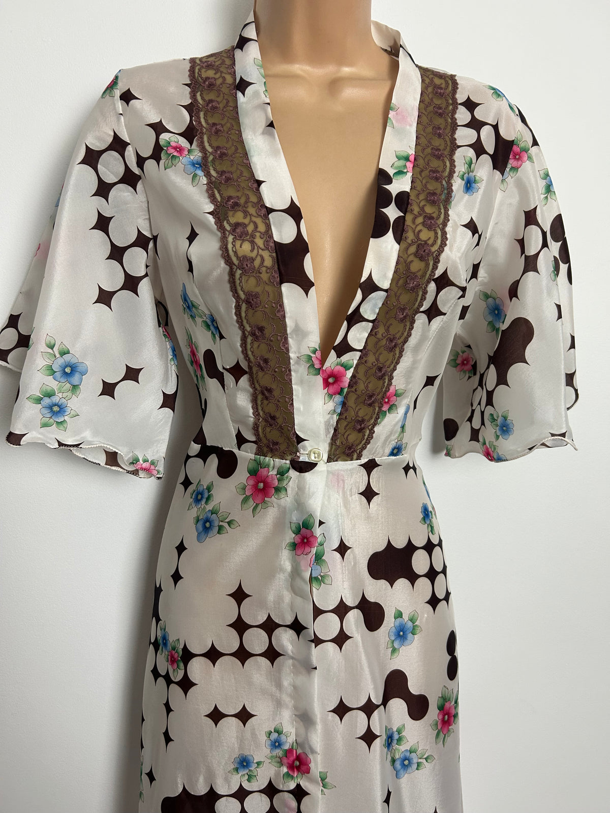 Vintage 1970s Size 12 Ivory White & Brown Floral & Abstract Spot Print Lace Trim House Coat Hostess Gown Cover Up