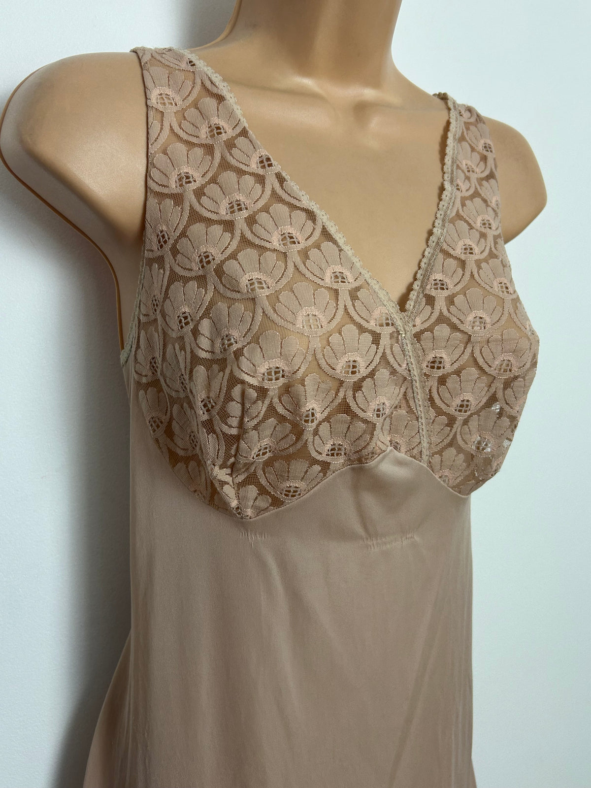 Vintage 1960s Size 12-14 Nude Beige Lace Detail Nylon Slip