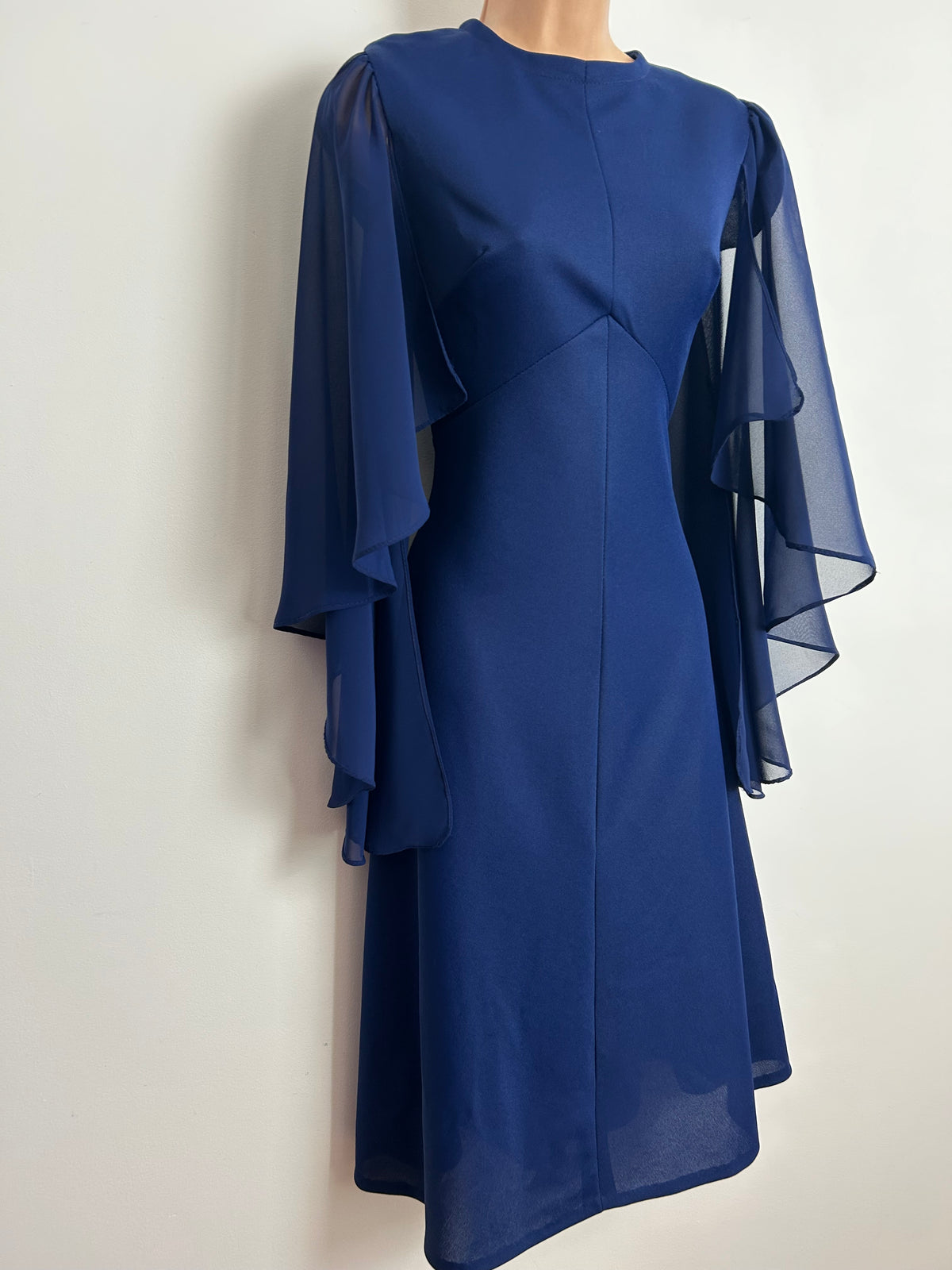 Vintage 1970s Size 8-10 Navy Blue Floaty Chiffon Cape Sleeve Occasion Midi Dress
