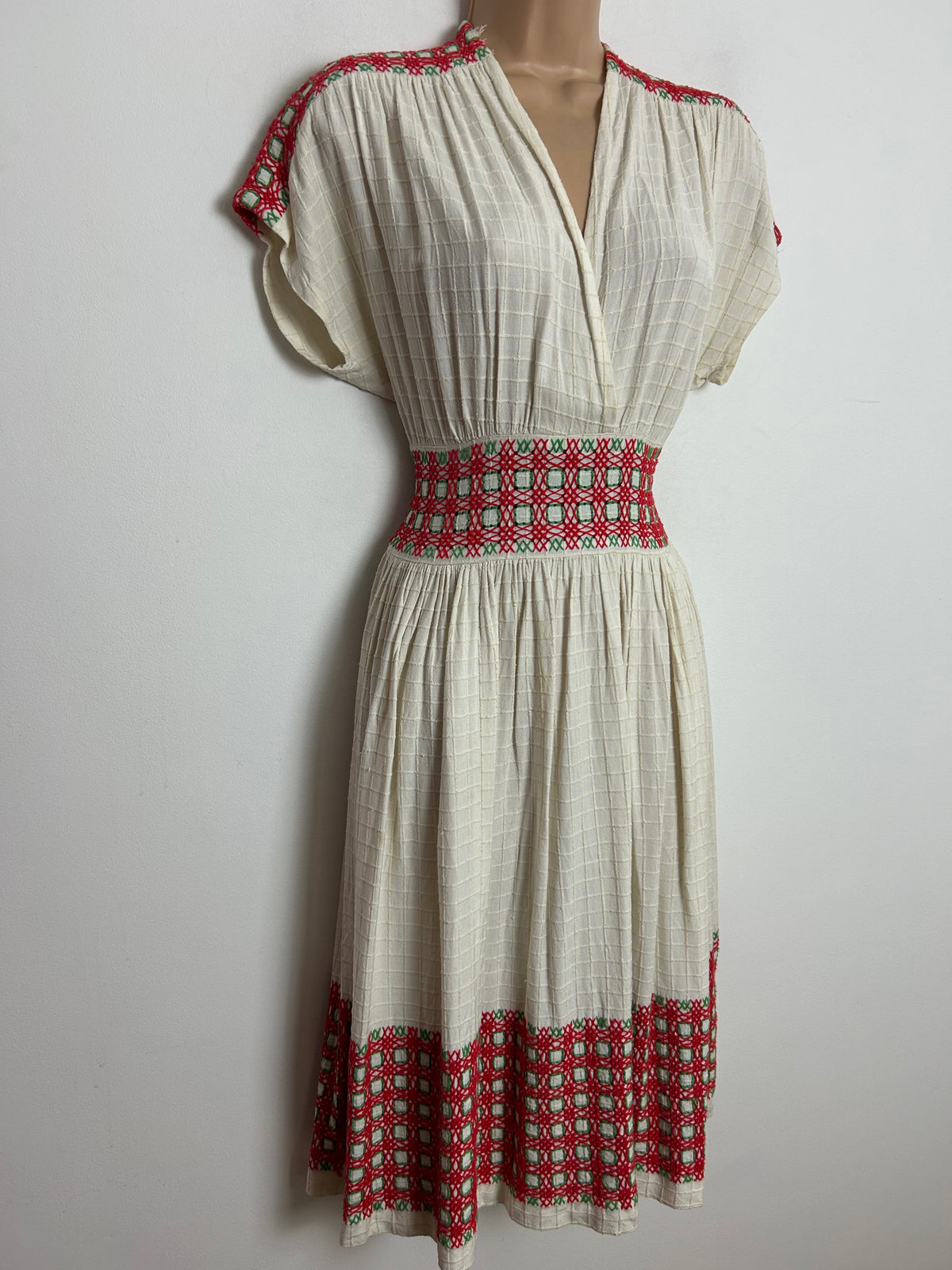 Vintage 1940s Size 6 Cute Cream Waffle Textured Red & Green Wool Embroidered Cotton Day Dress