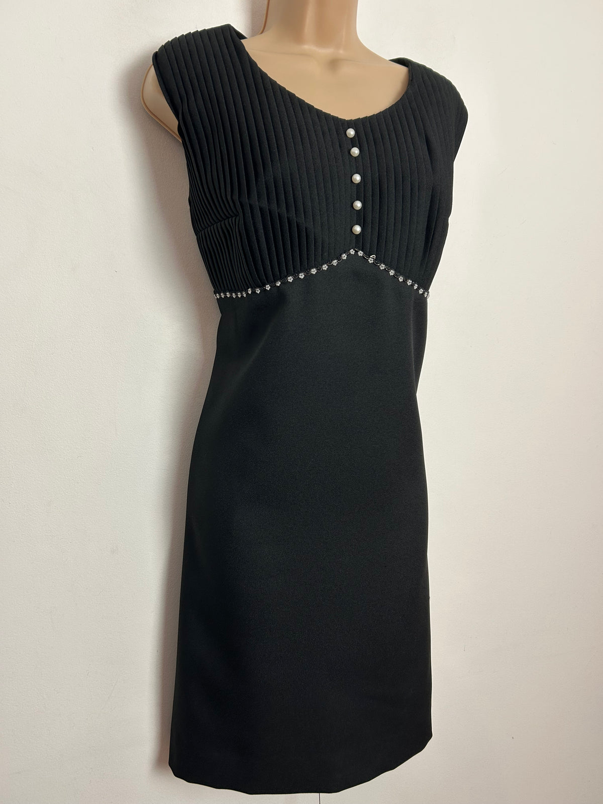 Vintage 1960s UK Size 12-14 Black Pleated Bodice Daisy Bead Trim Little Black Mod Shift Dress