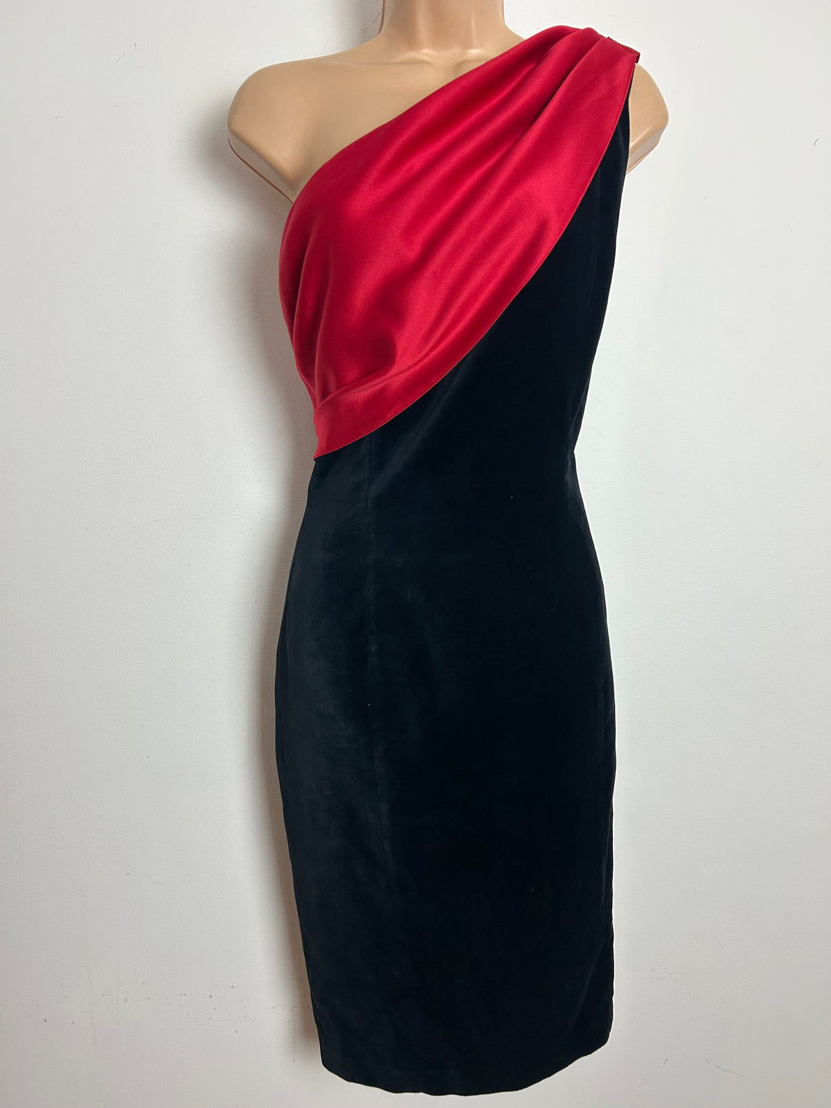 Vintage 1980s OPERA BY RICHARDS Size 12 Black Velvet & Red Satin One Shoulder Fitted Cocktail Party Dress
