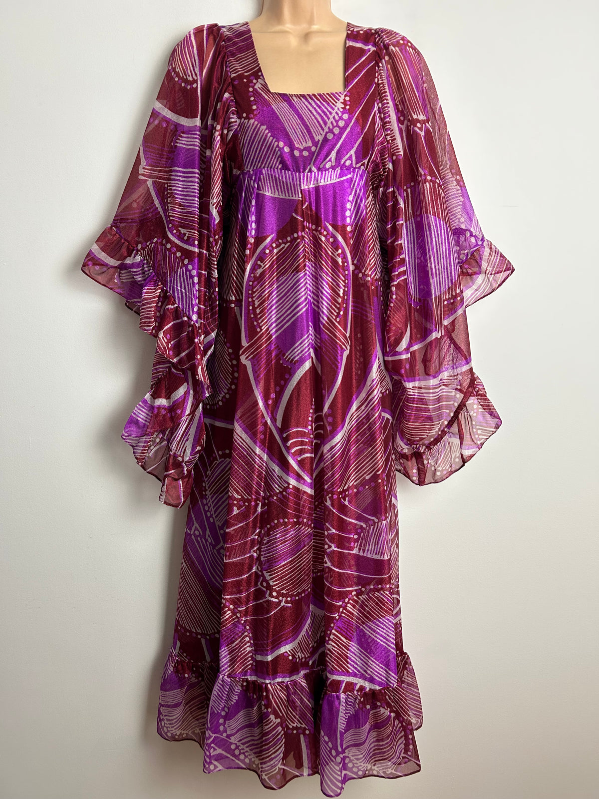 Vintage 1970s Size 10 Plum & Purple Abstract Pattern Nylon Very Wide Angel Sleeve Maxi Dress