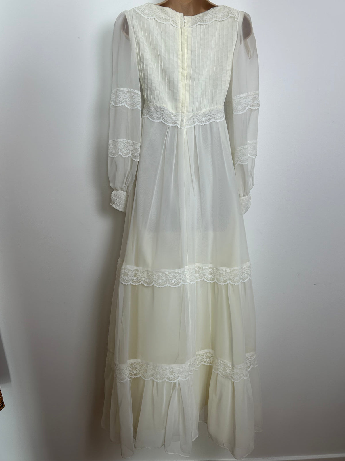 Vintage 1970s Size 6 ELLIS COUTURE BRIDAL Size 6 White Lace & Pintuck Pleated Prairie Boho Maxi Dress