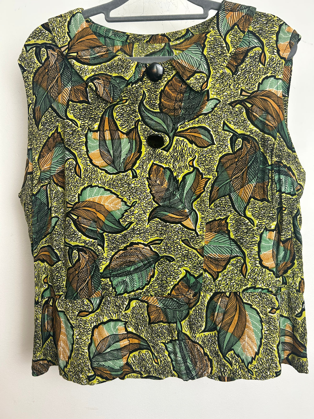 Vintage 1950s Size 14 Green & Brown Tones Leaf Print Sleeveless Collared Top