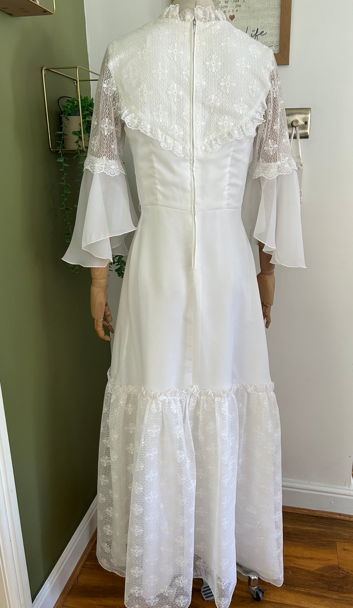 Vintage 1970s Size 8 White Chiffon & Lace Trumpet Sleeve Prairie Boho Wedding Dress