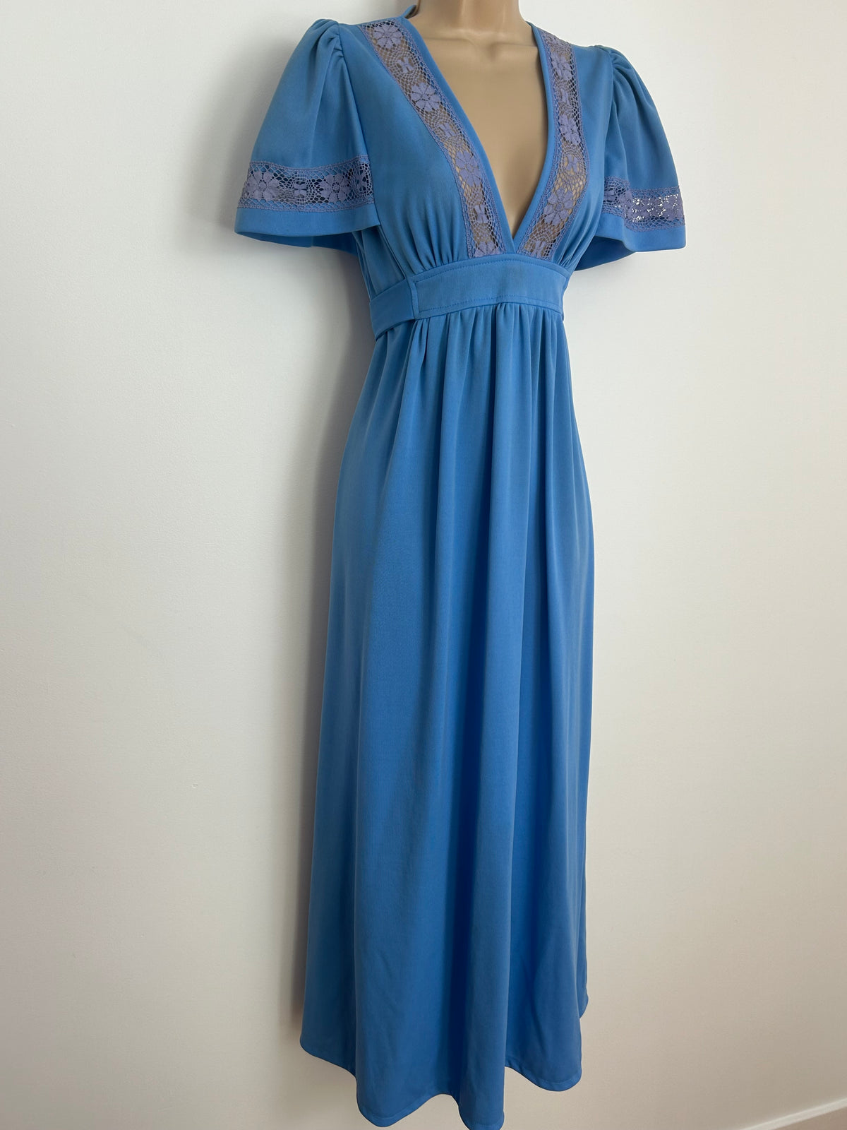 Vintage 1970s RICHARD SHOPS Size 8 Blue Lace Trim Flutter Sleeve Tie Back Maxi Dress