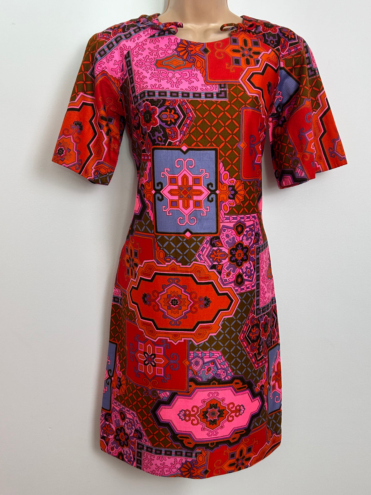 Vintage Late 1960s BJ'S Fashions Honolulu Size 6-8 Red Pink Orange & Blue Psychedelic Geo Print Mod Shift Dress