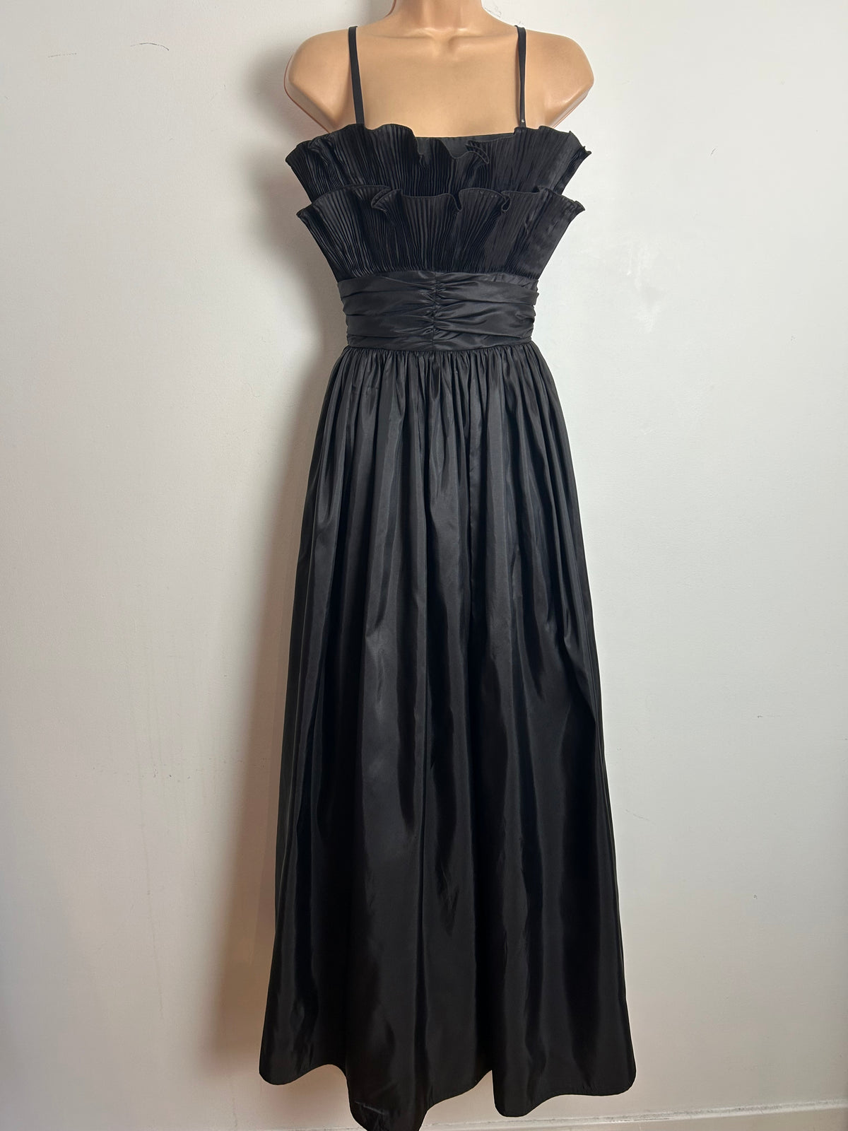 Vintage Early 1980s THE HOUSE OF NICHOLAS Size 8 Black Plisse Pleated Ballgown