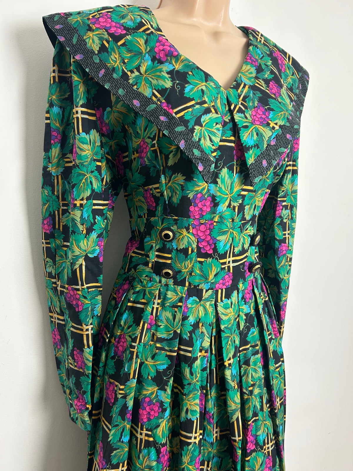 Vintage Late 1980s SUTTLES & SEAWINDS Size Small (8-10) Green Black & Pink Trellis & Grapevine Print Culotte Style Jumpsuit