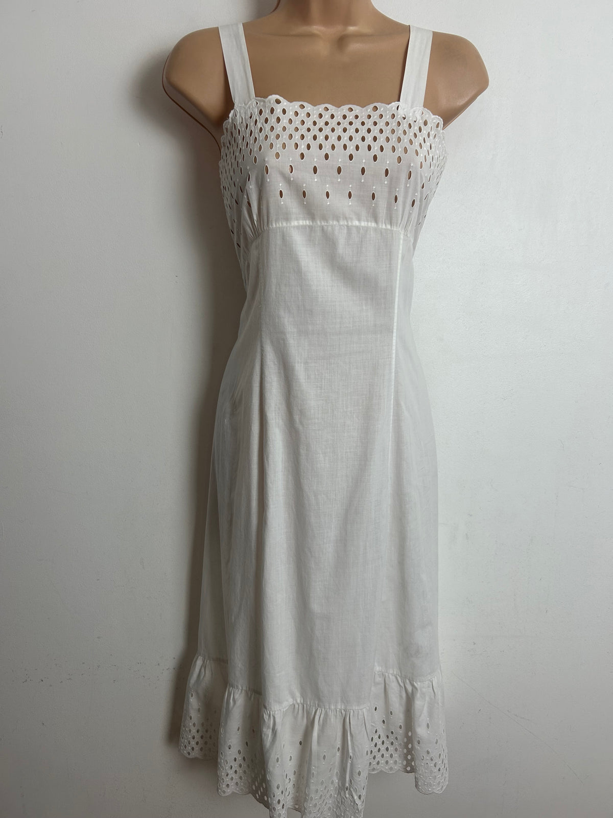 Vintage 1970s Size 10 White Cut Out Detail Cotton Summer Nightdress