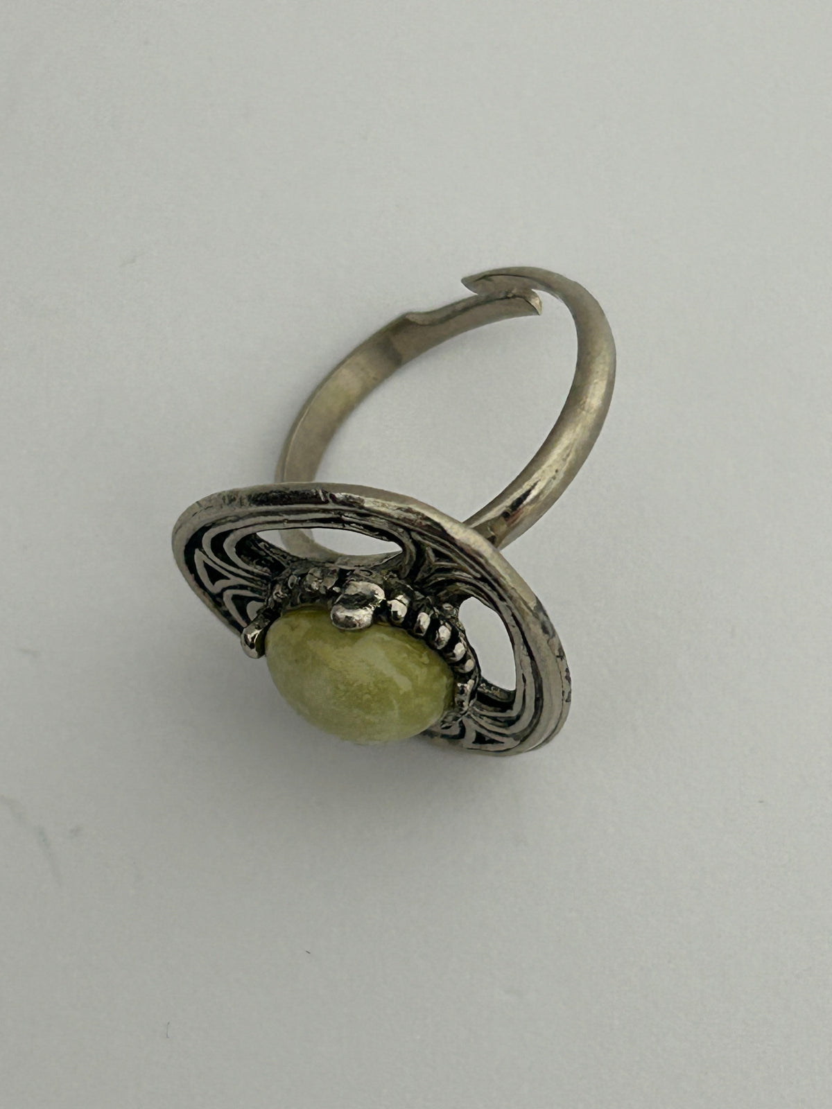 Vintage Silver Tone Base Metal & Green Stone Set Scottish Celtic Style Adjustable Ring Size Q