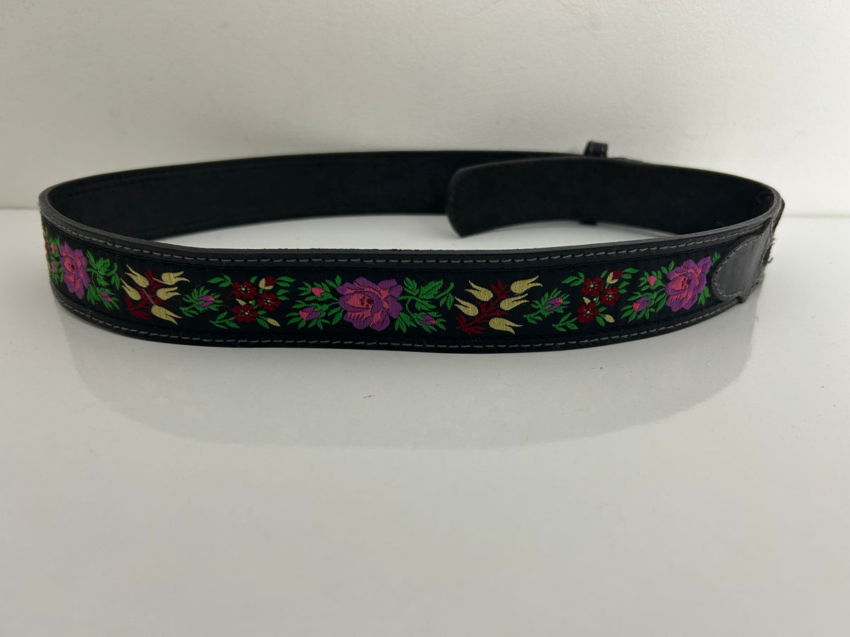 Vintage 1980s Black Leather & Floral Embroidered Detail Western Style Belt