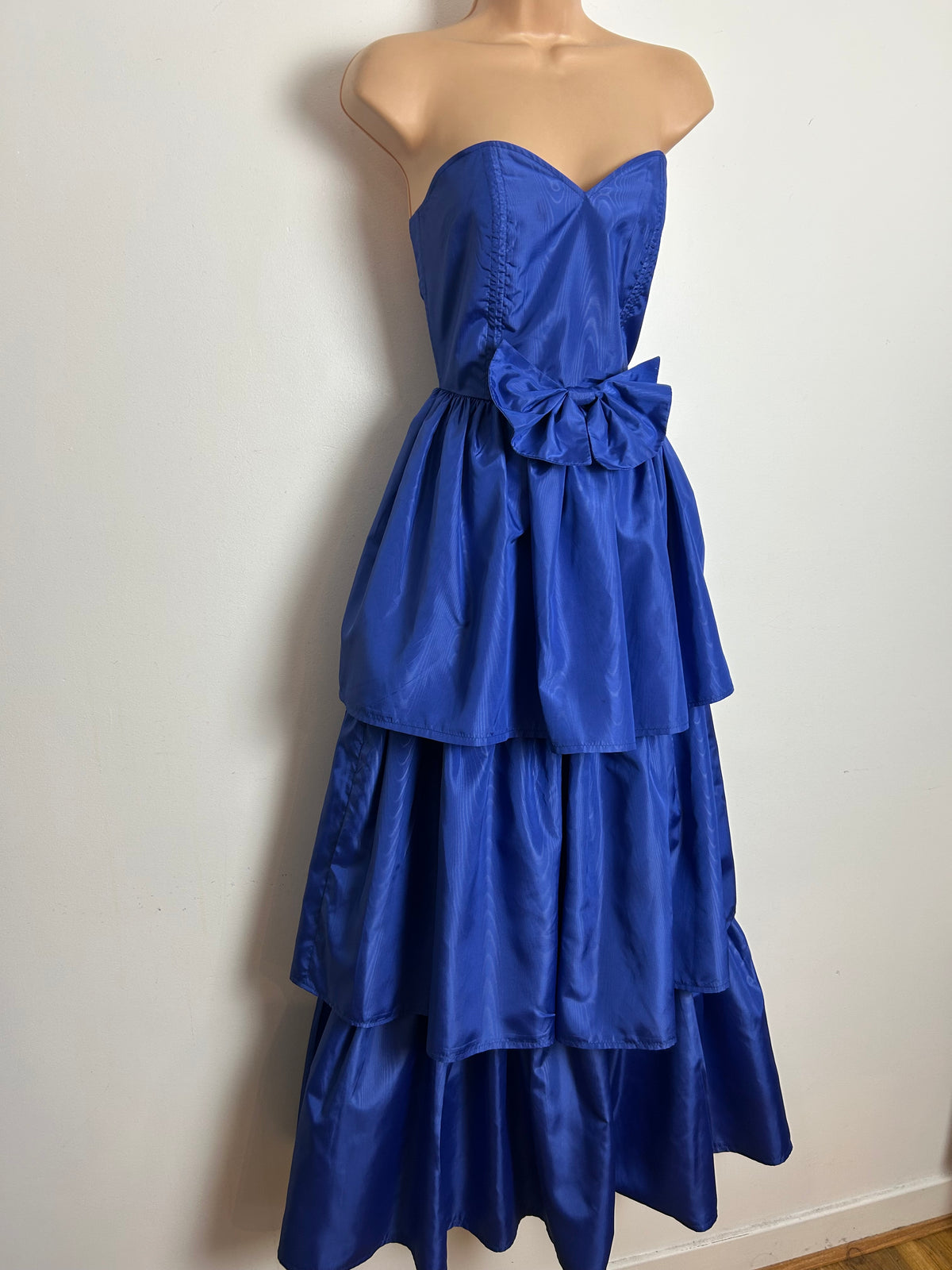 Vintage 1980s VIVIEN SMITH Size 6-8 AMAZING Blue Watermark Strapless Tiered Occasion Ballgown
