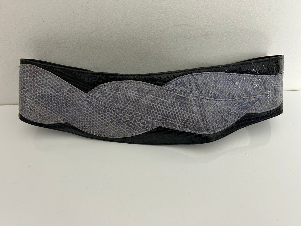 Vintage 1980s Black & Grey Mock Reptile Skin New Romantic Style Leather Wide Cinch Belt 28" Waist