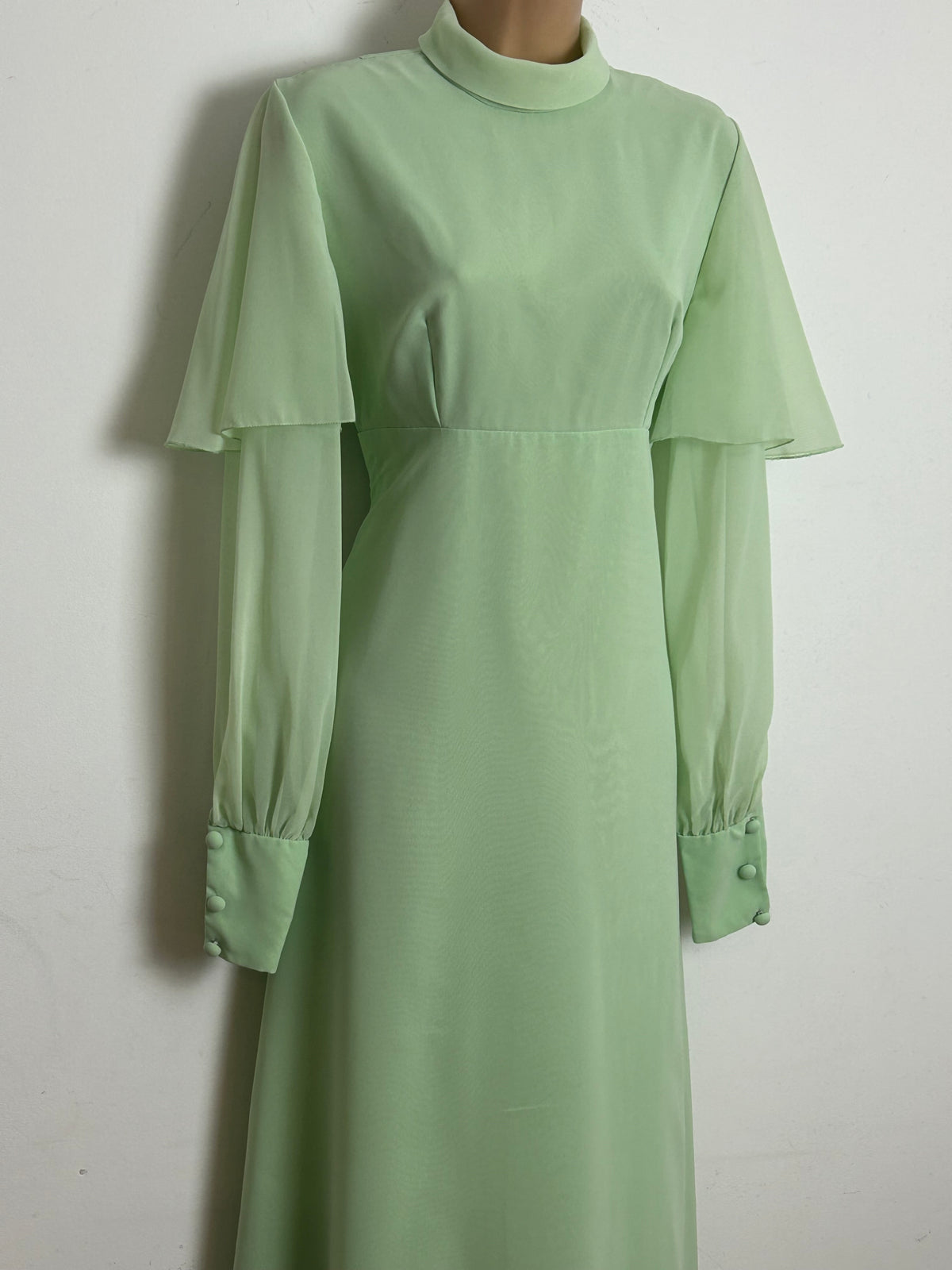 Vintage 1970s PETER ELLIS Size 10 Pale Apple Green Chiffon Double Layer Long Sleeve Occasion Maxi Dress