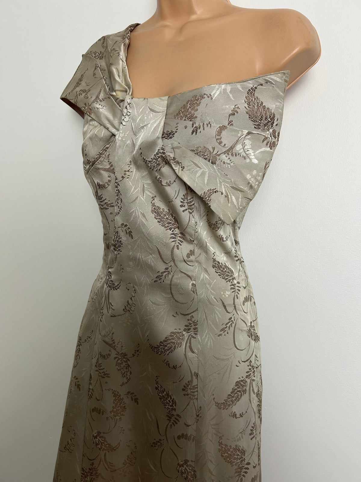 Vintage Early 1950s JOHN SELBY Size 8 Beautiful Silvery Grey & Brown Leaf Print One Shoulder Ballgown