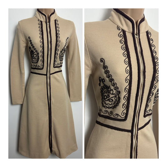 Vintage Early 1970 LOUIS CARING Size 6 Beige & Brown Braid Trim Zip Front Long Sleeve Dress