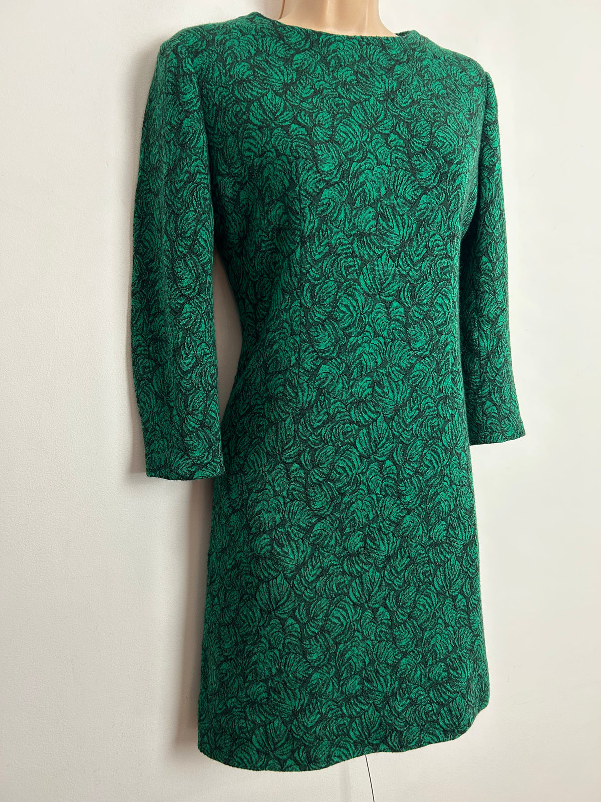 Vintage 1960s UK Size 8-10 Green & Black Leaf Pattern Long Sleeve Jersey Shift Dress
