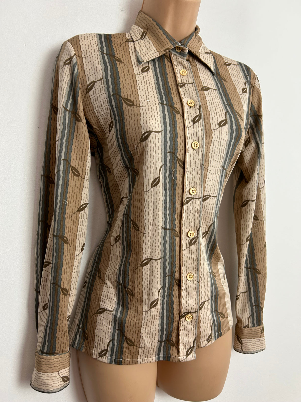 Vintage 1970s RIVOLI CLUB UK Size 12 Beige & Blue Tones Wavy Stripe & Leaf Print Long Sleeve Shirt