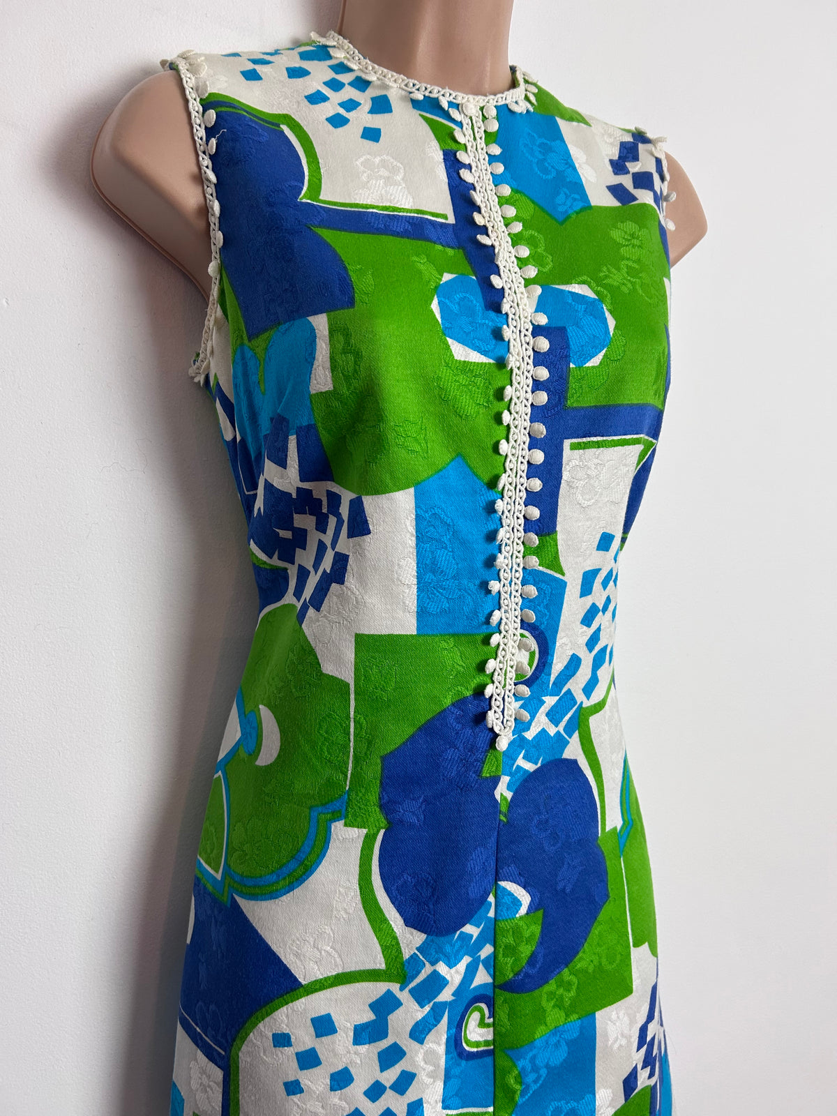 Vintage 1960s MIDGE GRANT UK Size 8 Green Blue & White Abstract Print Lace Trim Mini Mod Shift Dress