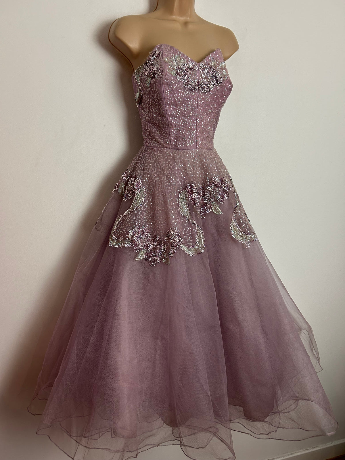 Vintage Early 1950s (Possibly 1940s) UK Size 6 Pale Mauve Tulle Net Sequin Strapless Princess Ballgown