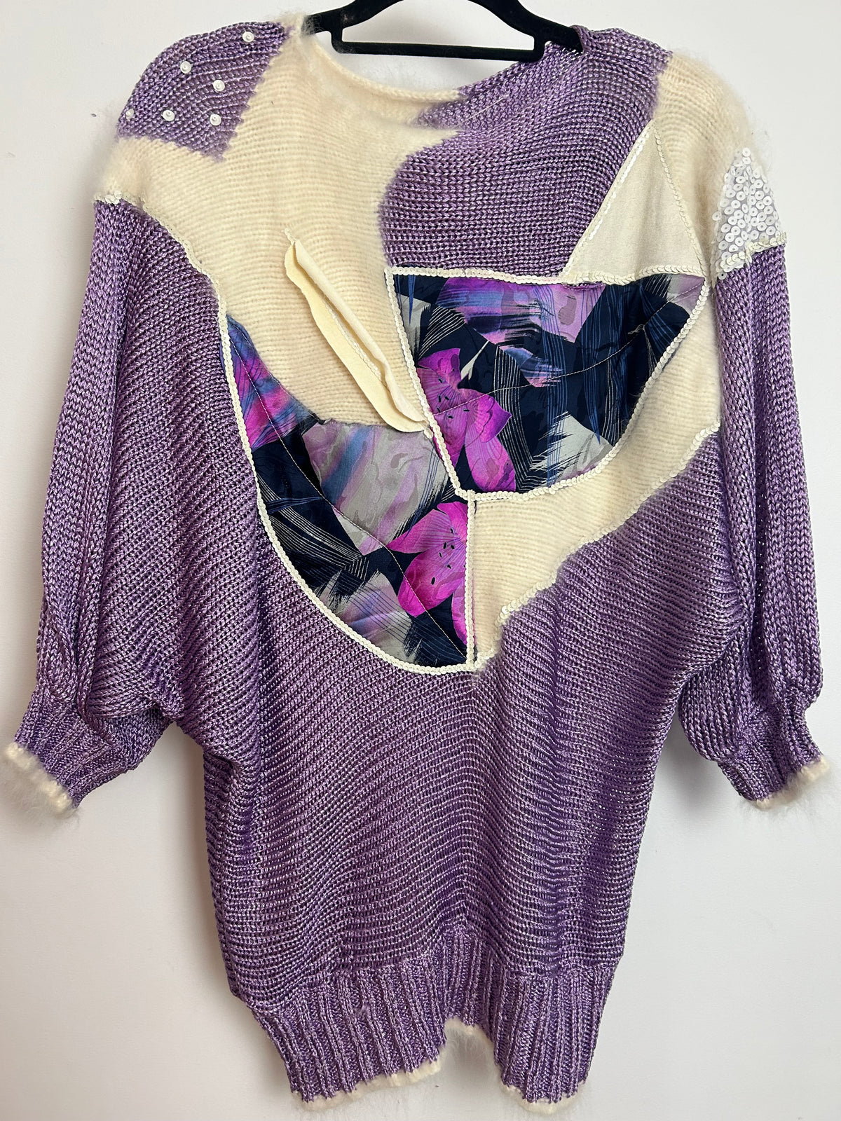 Vintage 1980s Size 12-14 Lilac & Cream Applique & Sequin Detail Slouchy Bat Wing Jumper