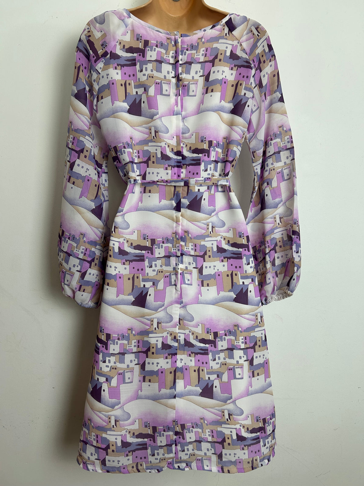 Vintage 1970s Size 10-12 Pink Violet & White Greek Houses Novelty Print Belted Chiffon Dress