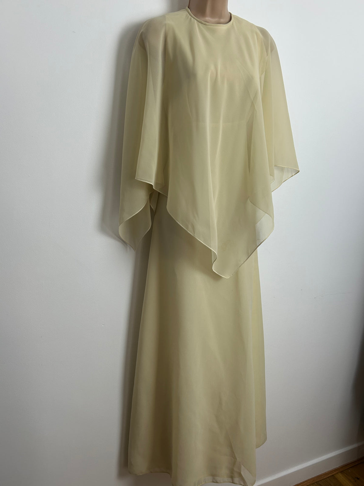 Vintage 1970s Size 8 Beautiful Cream Cape Sleeve Double Layered Boho Summer Occasion Maxi Dress