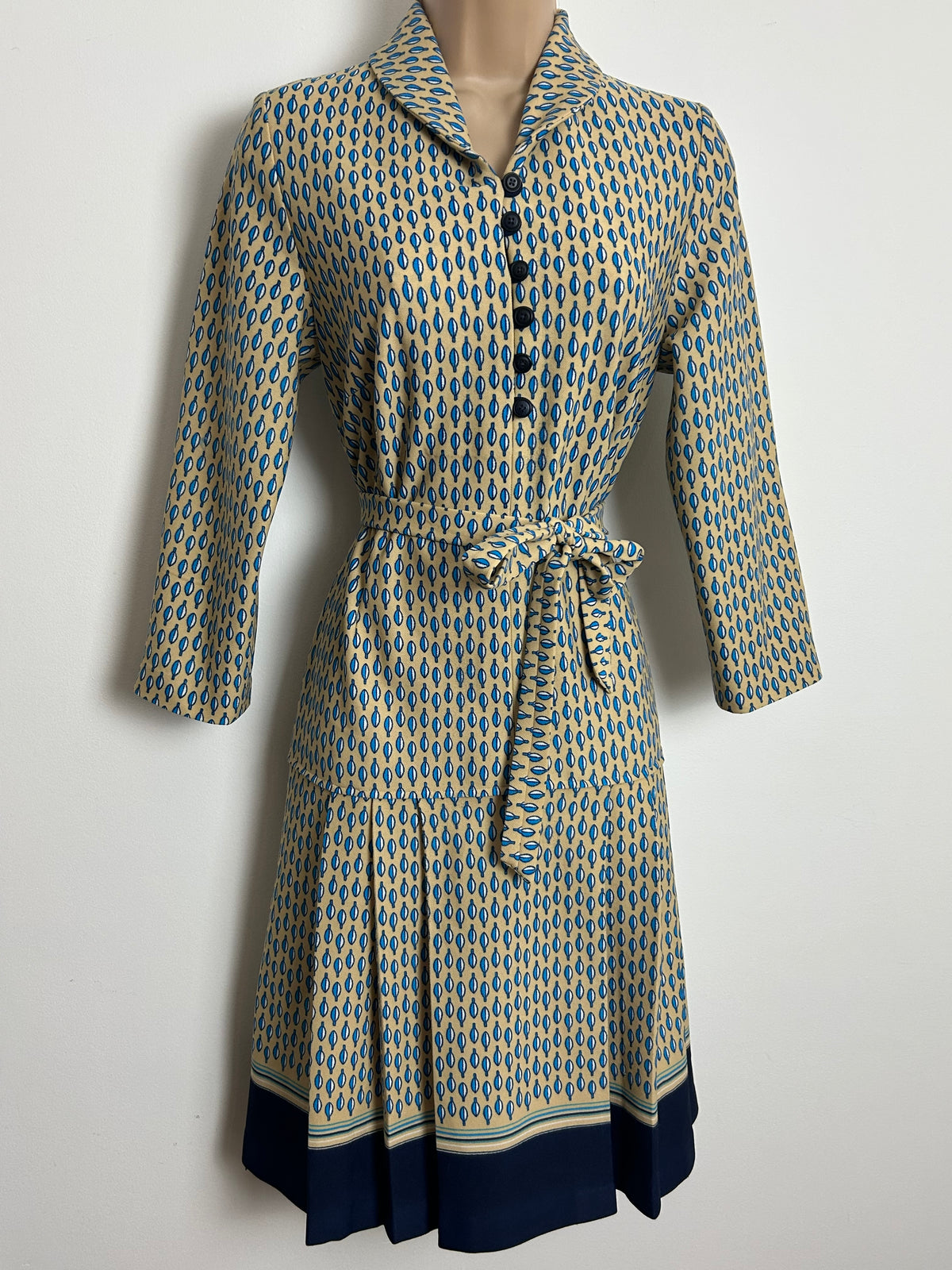 Vintage 1970s Size 10 Beige Blue & White Abstract Print Belted Pleated Mod Day Dress
